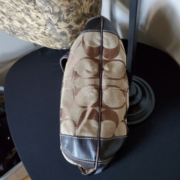 Coach Handbag Signature VGC - Picture 4 of 8